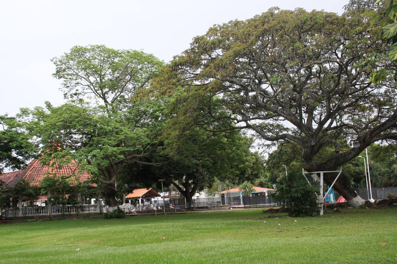 Club Campestre De Neiva Hotel Neiva  Buitenkant foto